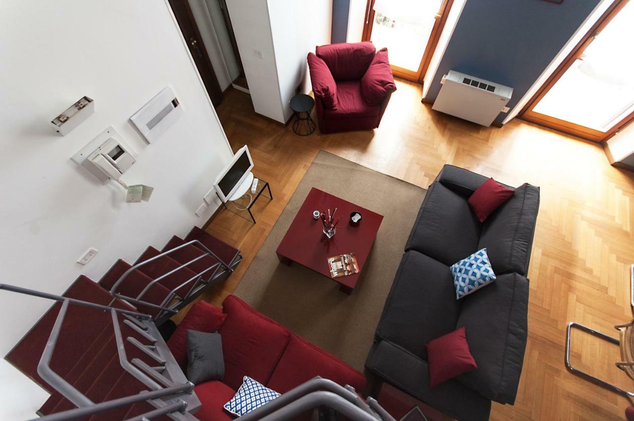 Appartement Fancy Blue Duomo Duplex Milaan